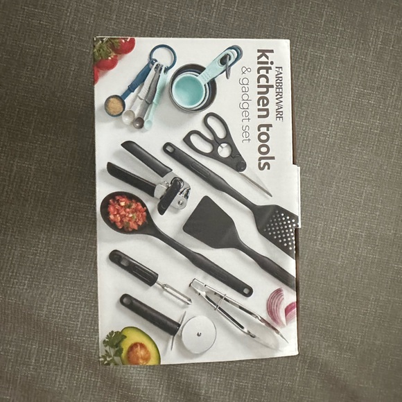 Farberware 16-Piece Kitchen Tools & Gadget Set – BPA-Free, Heat Resistant, Black - Picture 4 of 10